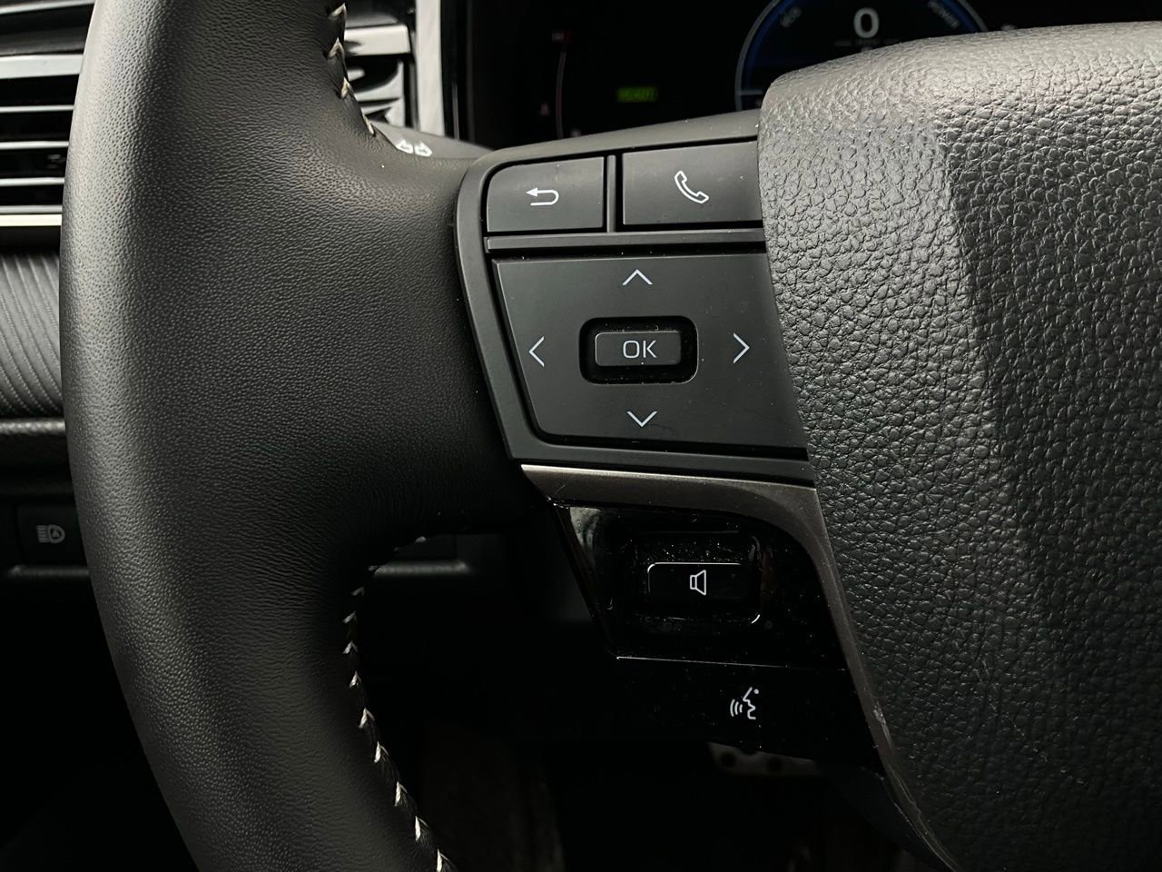 Used 2025 Toyota Camry SE image 32