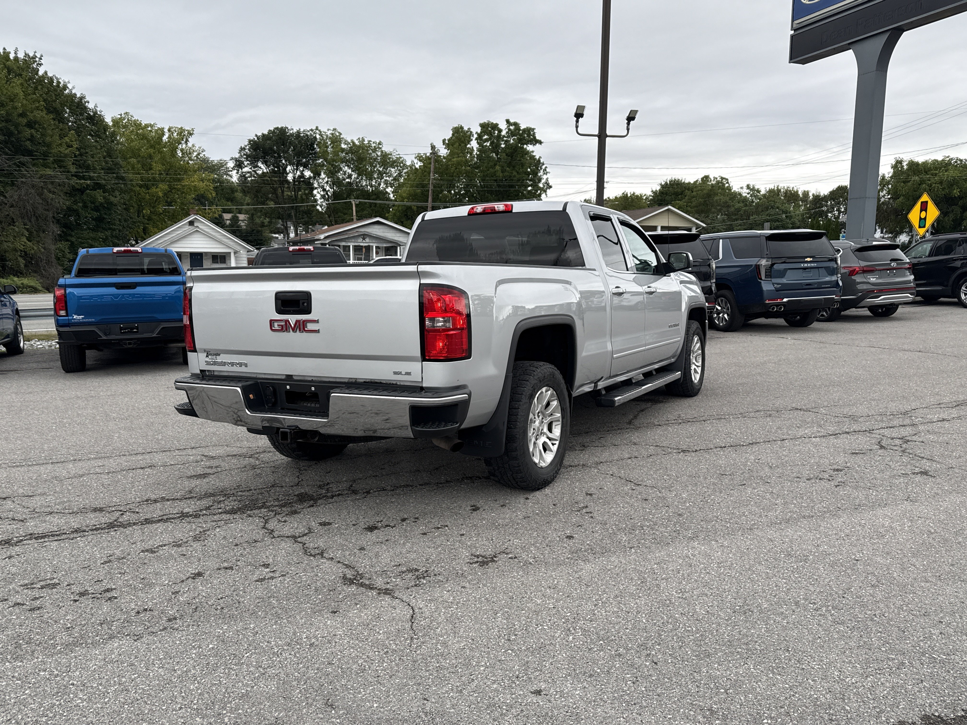 Used 2017 GMC Sierra 1500 SLE w/ SLE Value Package AWD/4WD image 3