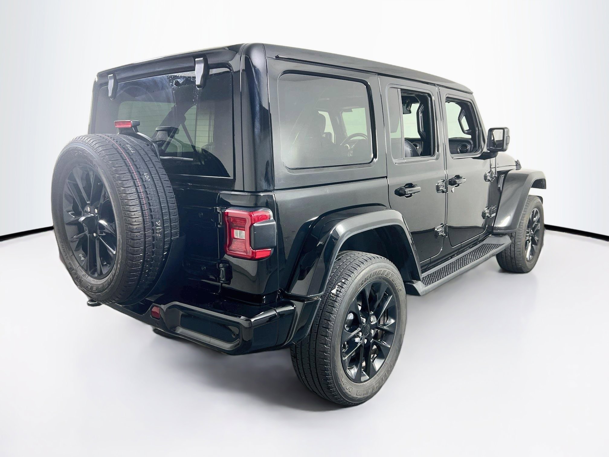 Used 2020 Jeep Wrangler Unlimited Sahara AWD/4WD image 5