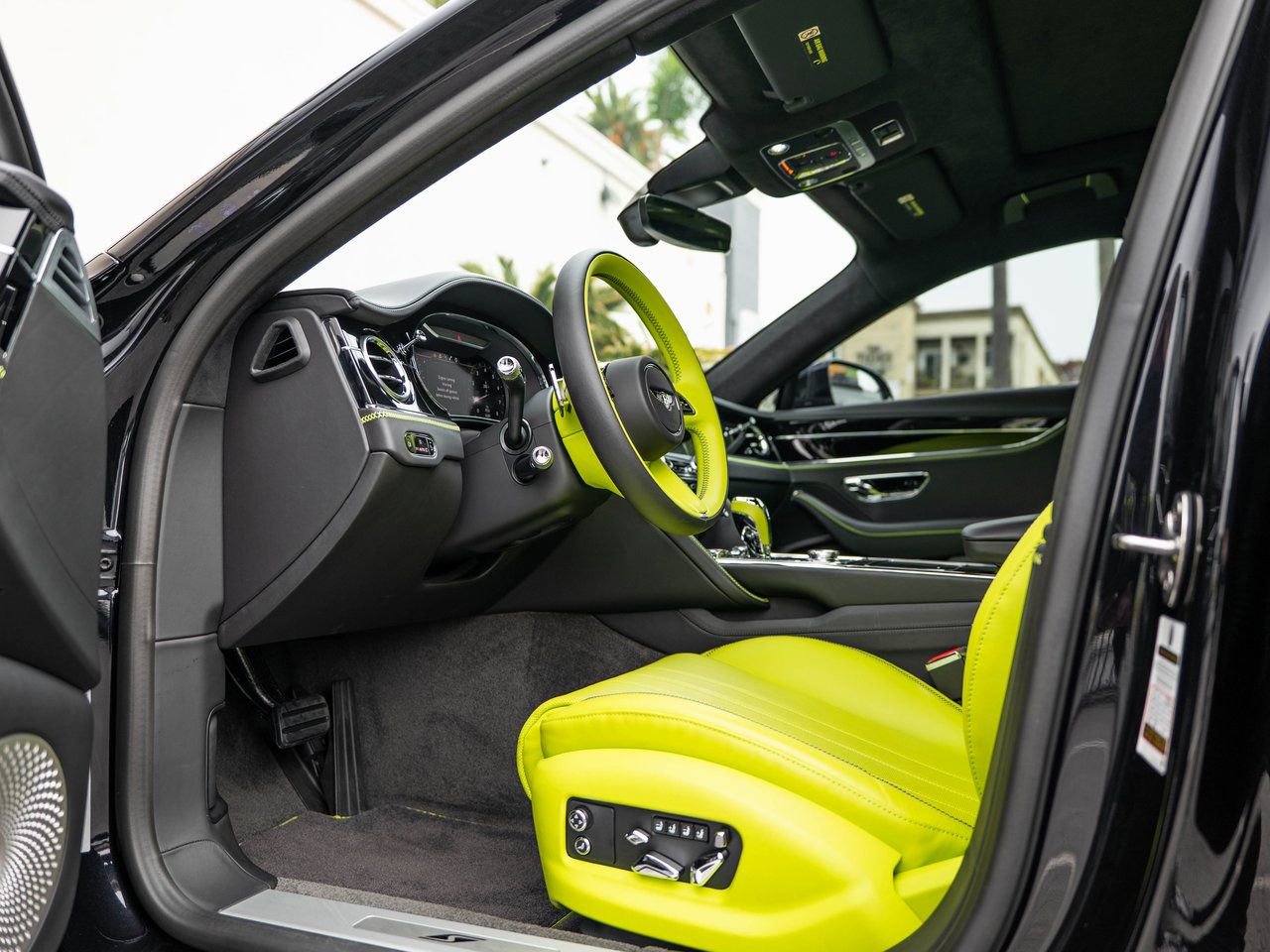 Used 2024 Bentley Flying Spur S V8 image 2