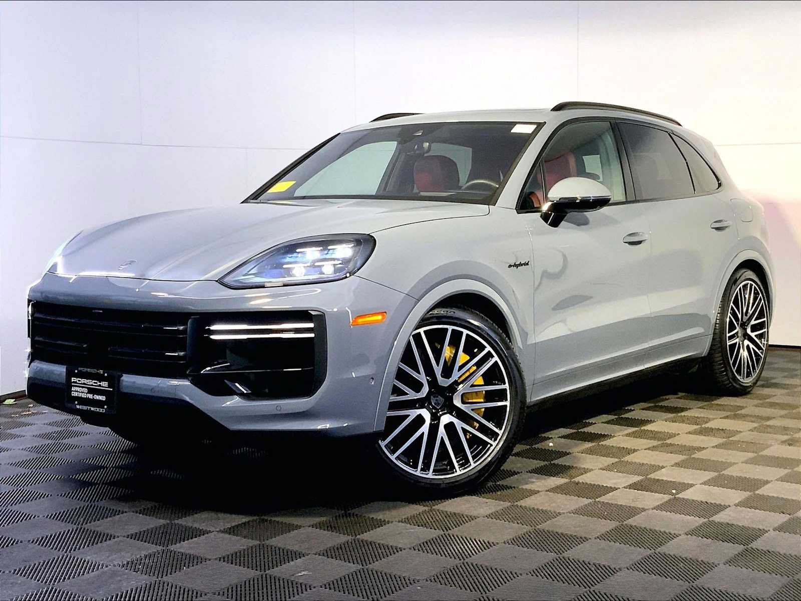 Certified 2025 Porsche Cayenne Turbo AWD/4WD image 1