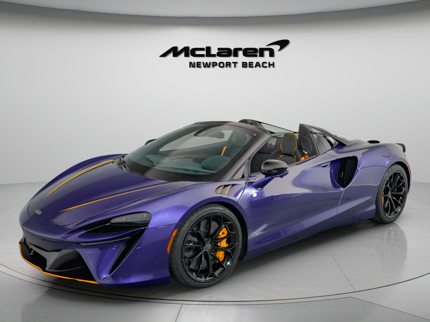 Used 2025 McLaren Artura Spider RWD image 4