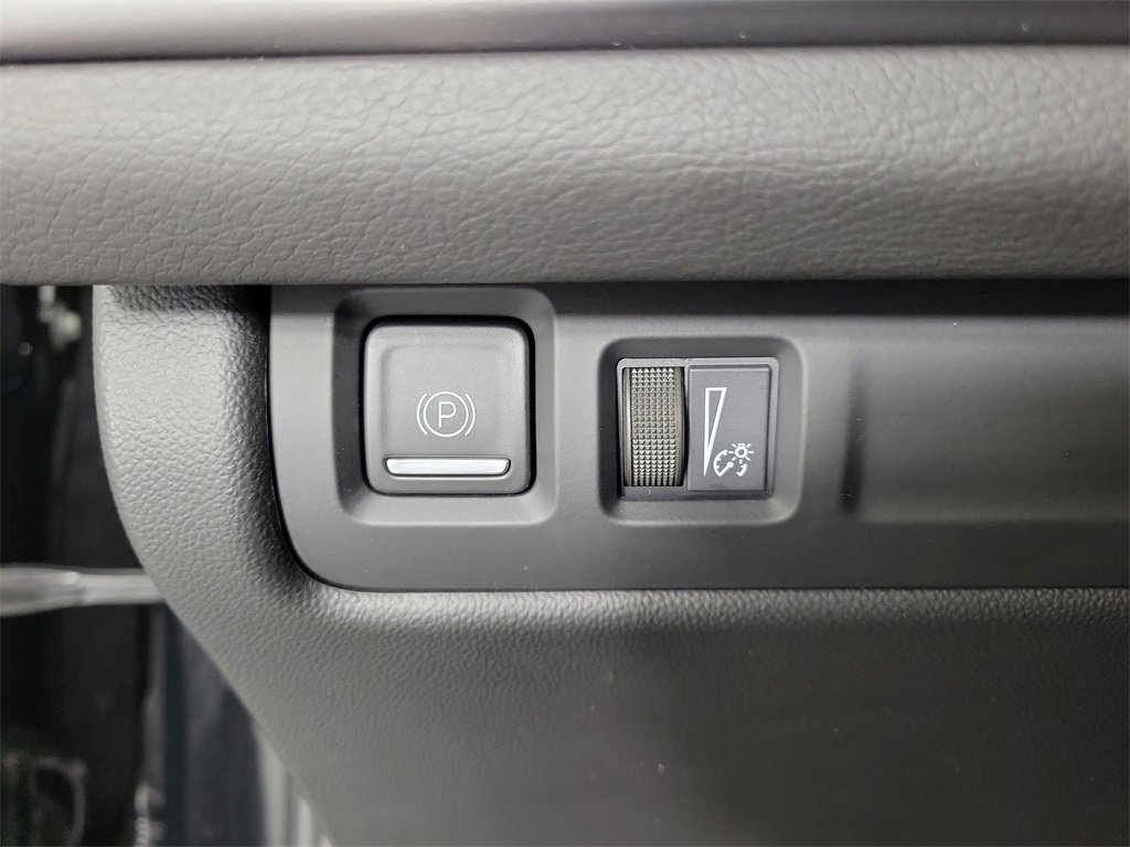 Certified 2024 Cadillac XT4 Sport image 31