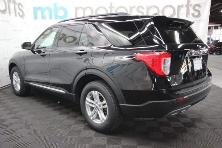 Used 2022 Ford Explorer XLT w/ Equipment Group 202A image 3