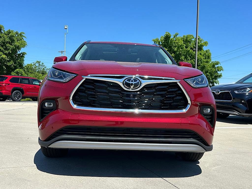 New 2026 Toyota Highlander Platinum AWD/4WD image 6