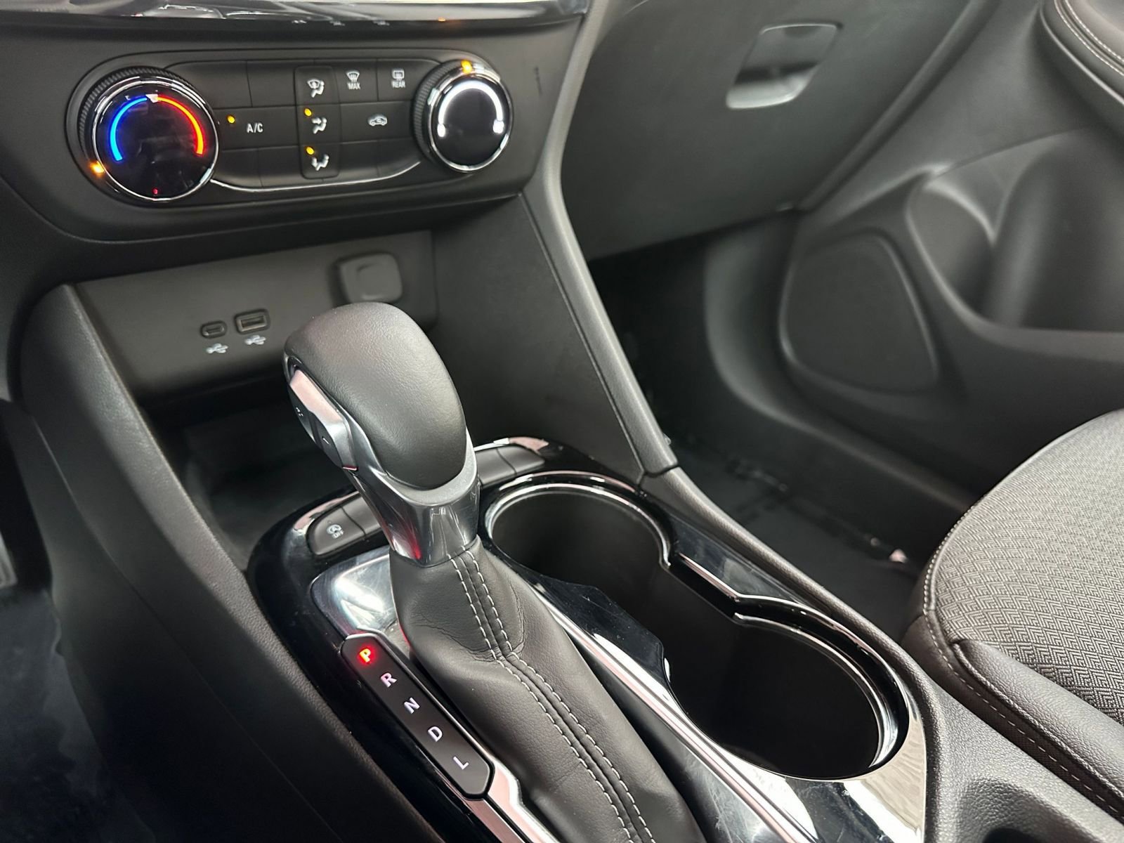 Used 2025 Buick Encore GX Preferred image 39