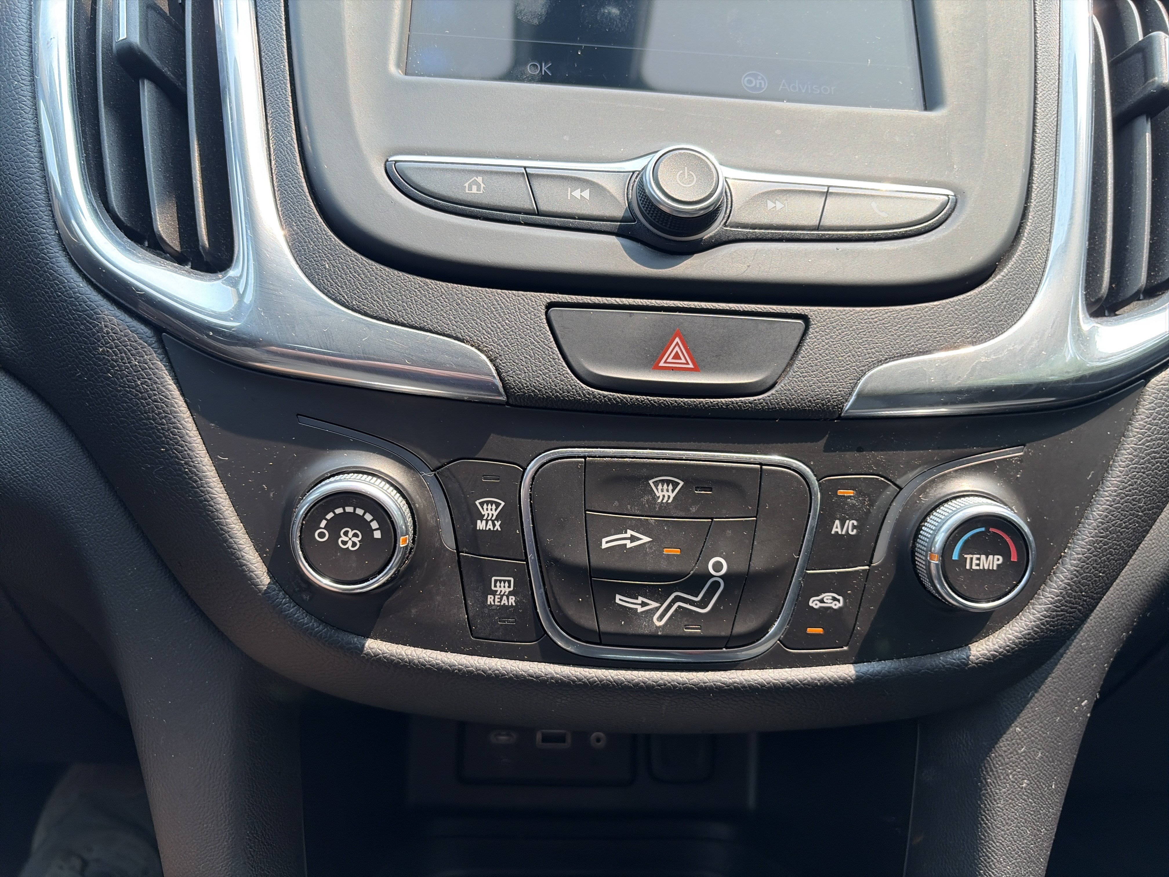 Used 2019 Chevrolet Equinox LT AWD/4WD image 33