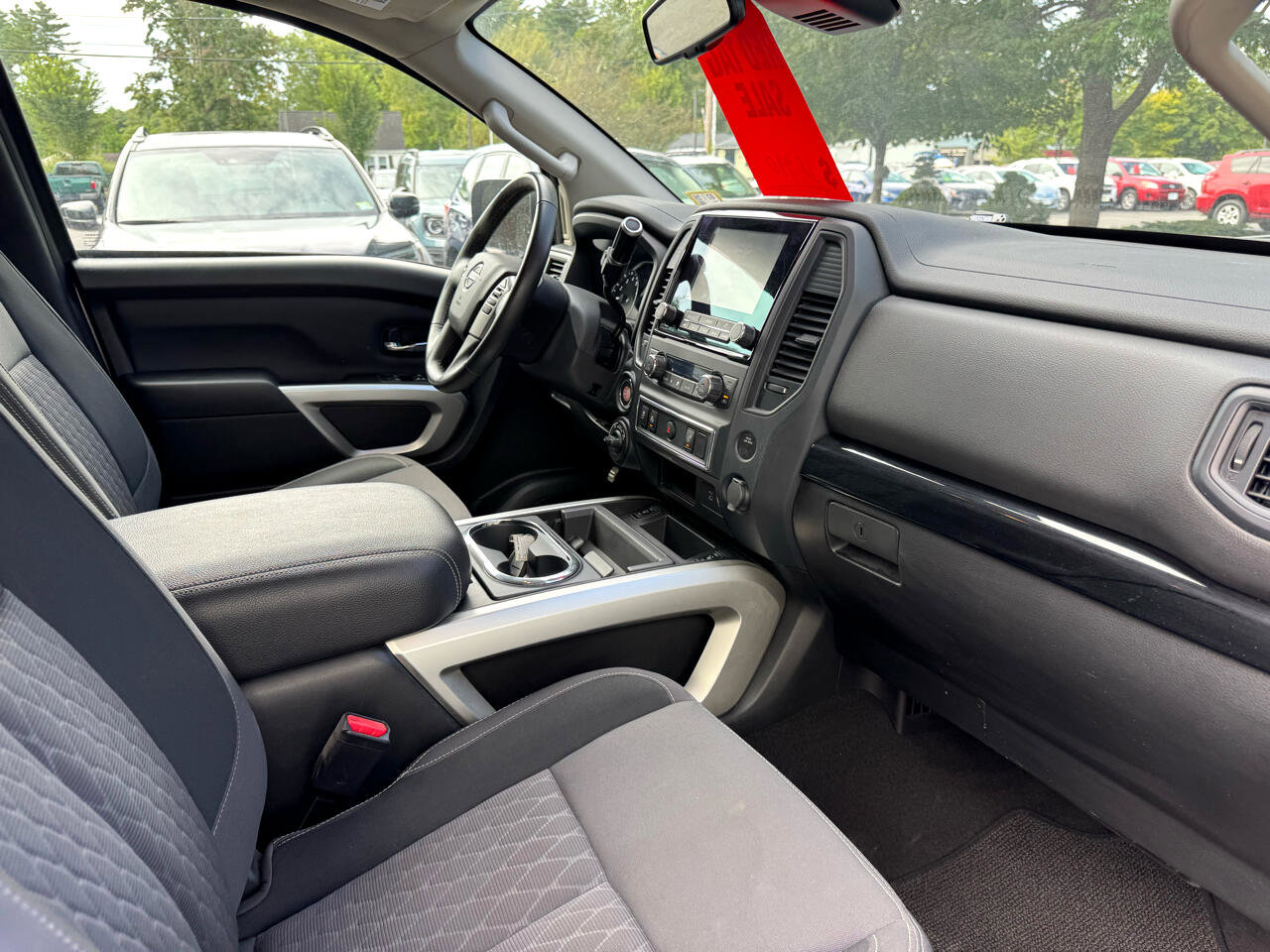 Used 2024 Nissan Titan SV image 14