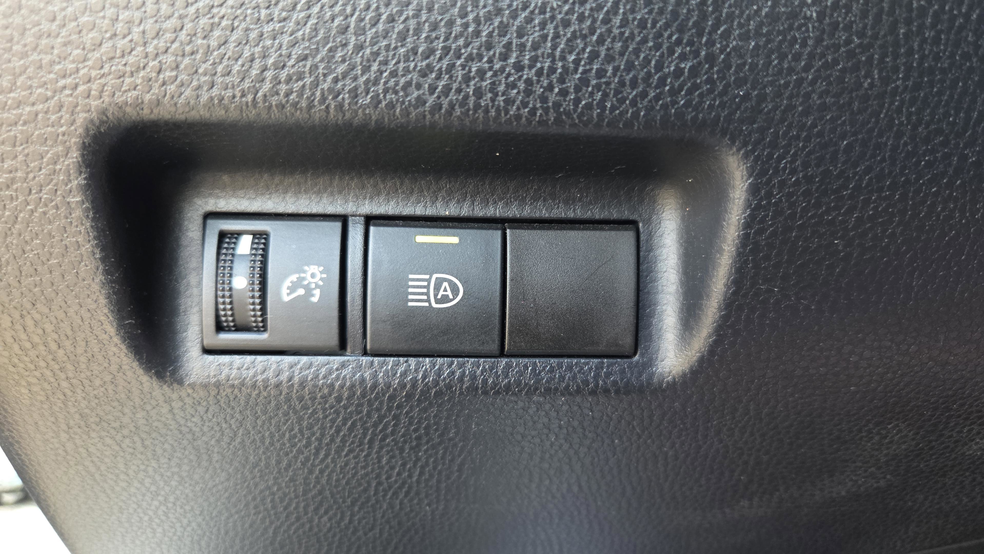 Used 2020 Toyota RAV4 LE image 32