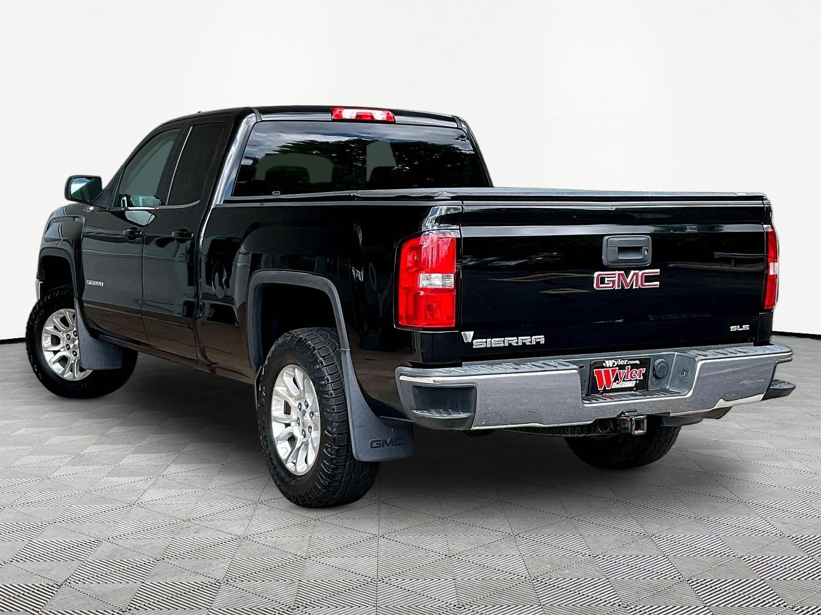 Used 2015 GMC Sierra 1500 SLE w/ SLE Value Package AWD/4WD image 4