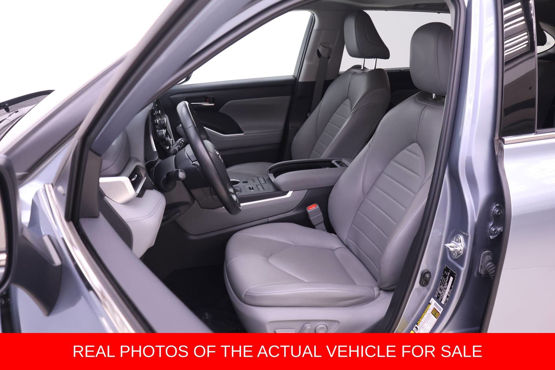 Used 2022 Toyota Highlander XLE image 4