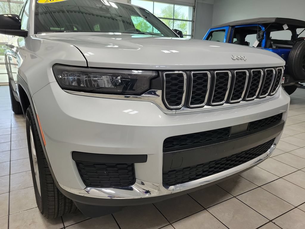 Used 2024 Jeep Grand Cherokee L Laredo AWD/4WD image 23