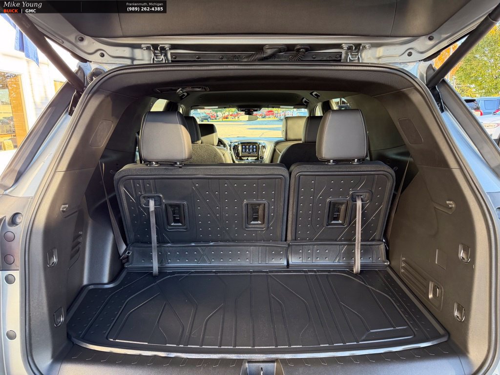 Used 2023 Chevrolet Traverse LT w/ LPO, Floor Liner Package FWD image 9