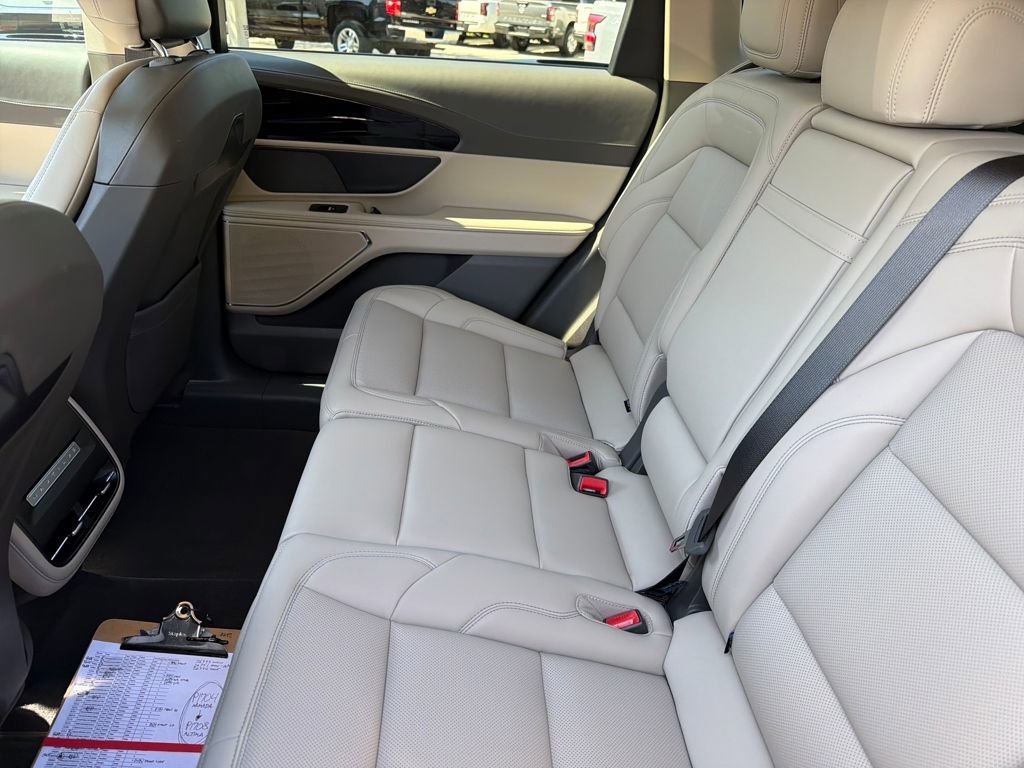 Used 2025 Lincoln Nautilus Premier AWD/4WD image 29