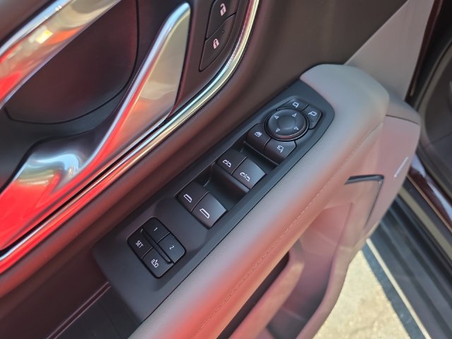 Used 2022 Chevrolet Tahoe LT w/ Luxury Package AWD/4WD image 30