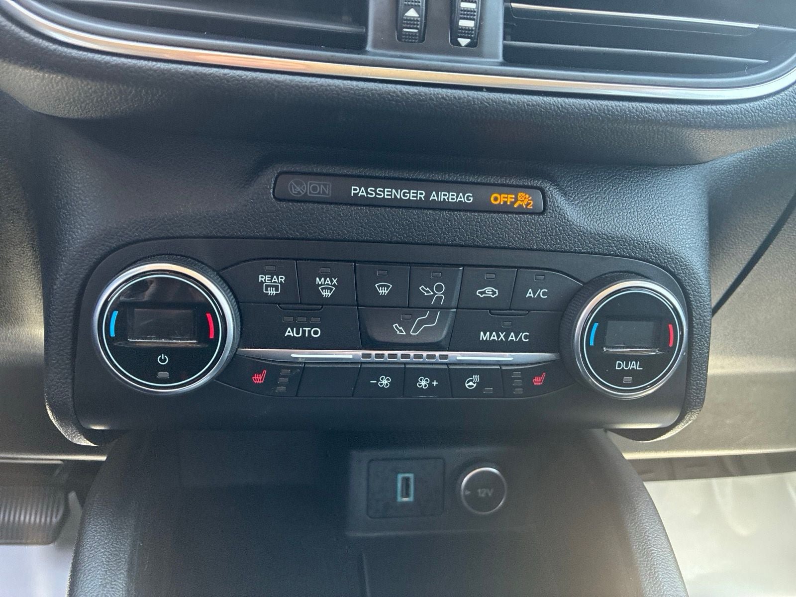 Used 2020 Ford Escape Titanium AWD/4WD image 23