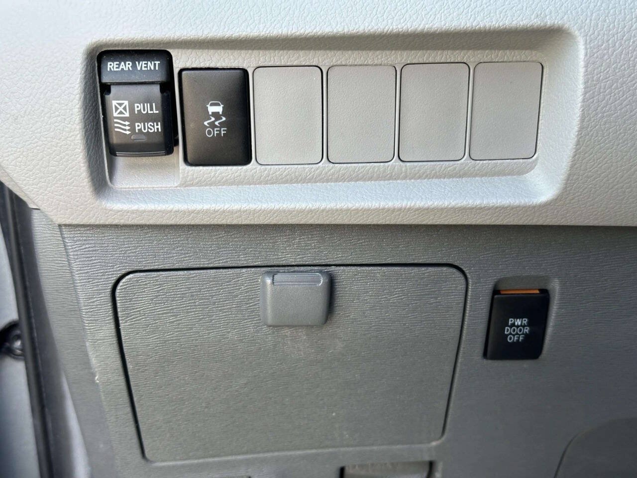 Used 2020 Toyota Sienna XLE FWD image 15