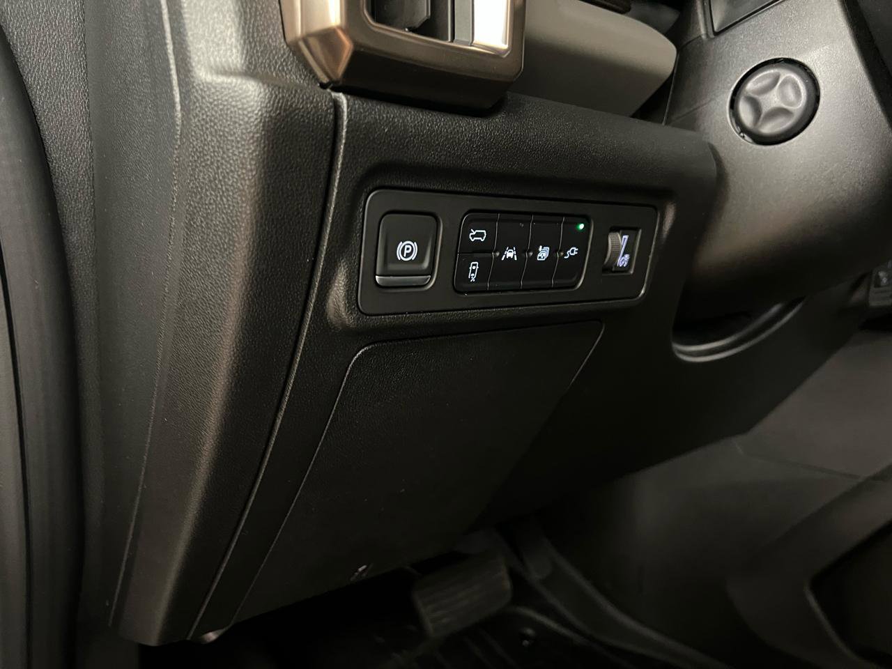 Used 2025 GMC Hummer EV 2X image 15