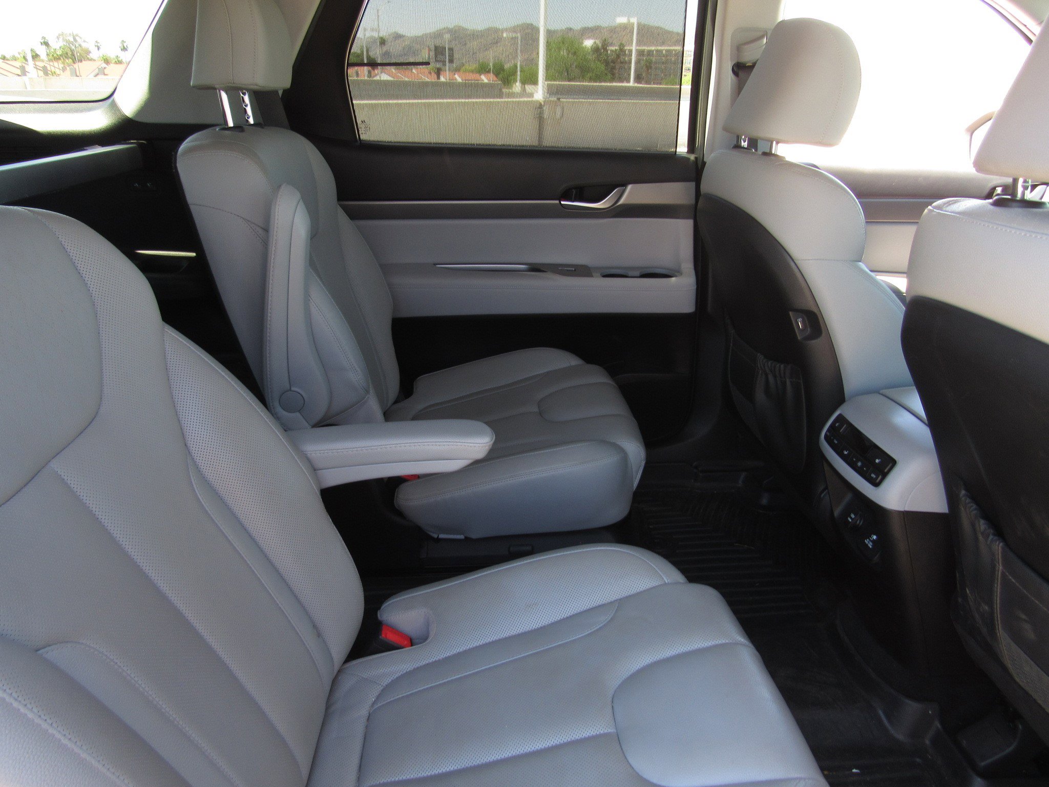 Used 2021 Hyundai Palisade SEL w/ Premium Package image 12