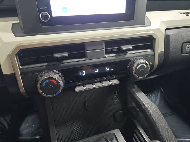 Certified 2024 Toyota Tacoma TRD Off-Road AWD/4WD image 21