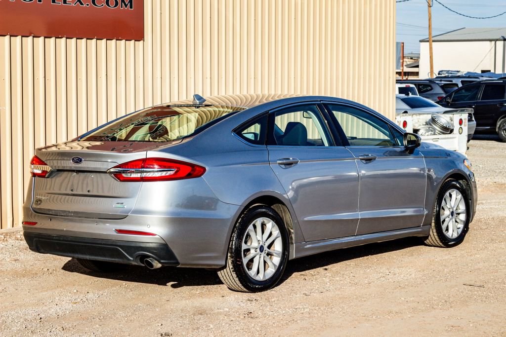 Used 2020 Ford Fusion SE image 3