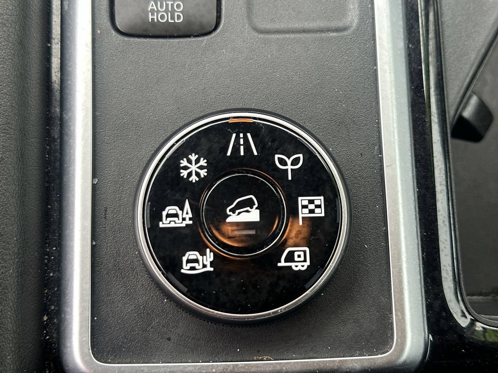 Used 2024 Nissan Pathfinder SV AWD/4WD image 30