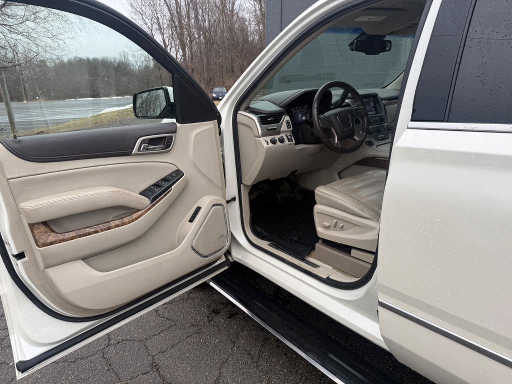 Used 2015 GMC Yukon Denali w/ Premium Package image 12