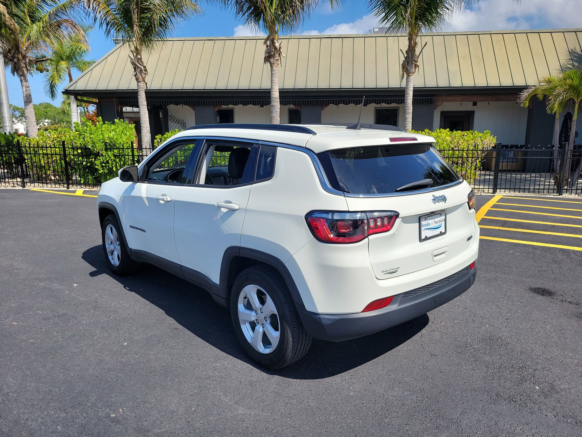 Used 2021 Jeep Compass Latitude FWD image 8