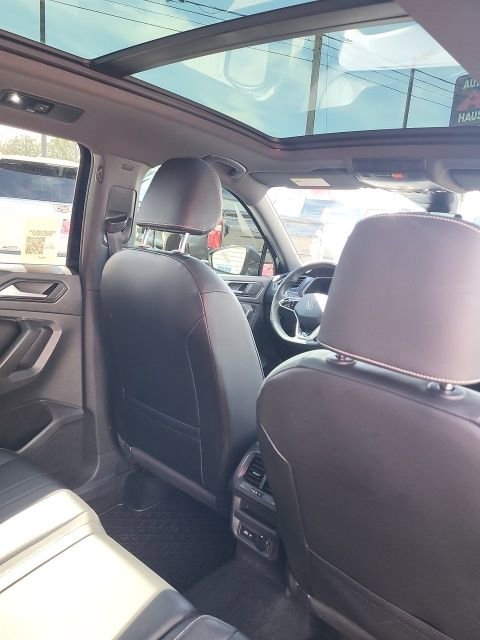 Used 2022 Volkswagen Tiguan SE R-Line AWD/4WD image 16