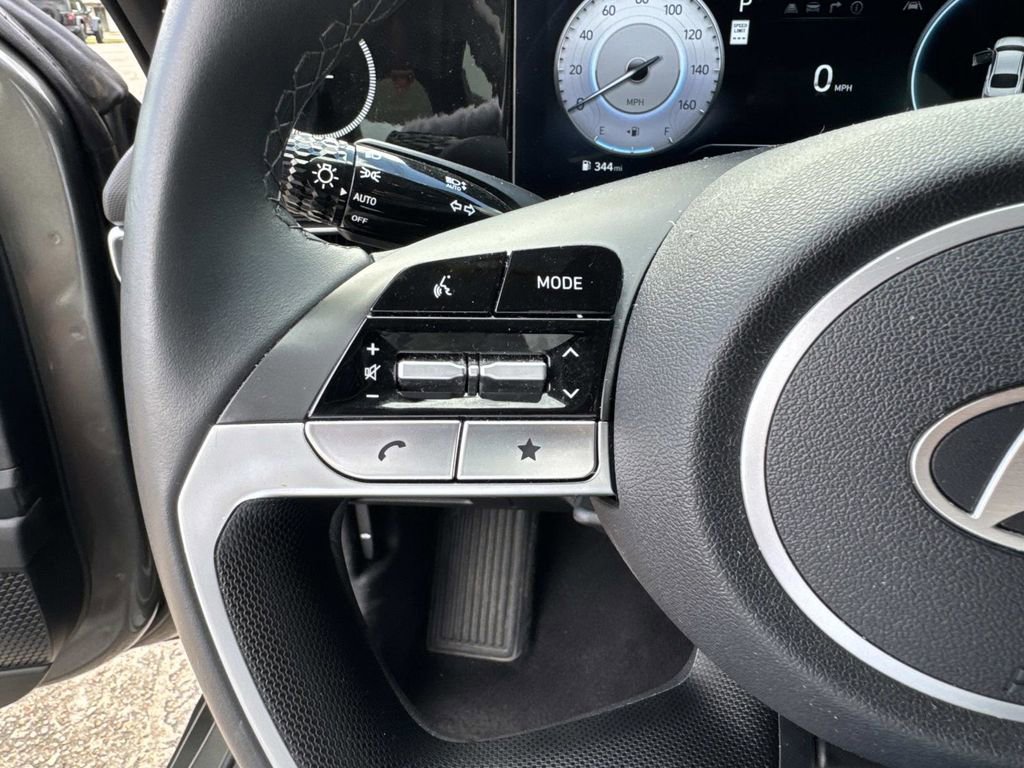 Used 2025 Hyundai Elantra SEL image 41