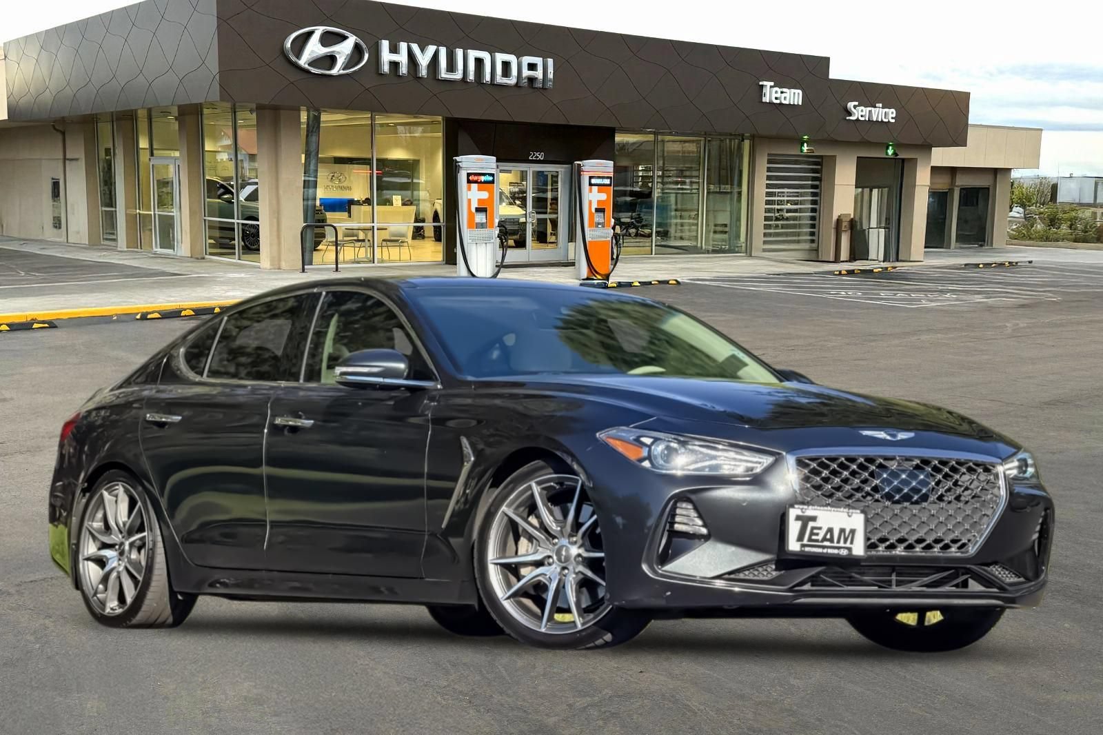 Used 2019 Genesis G70 3.3T Design RWD image 2