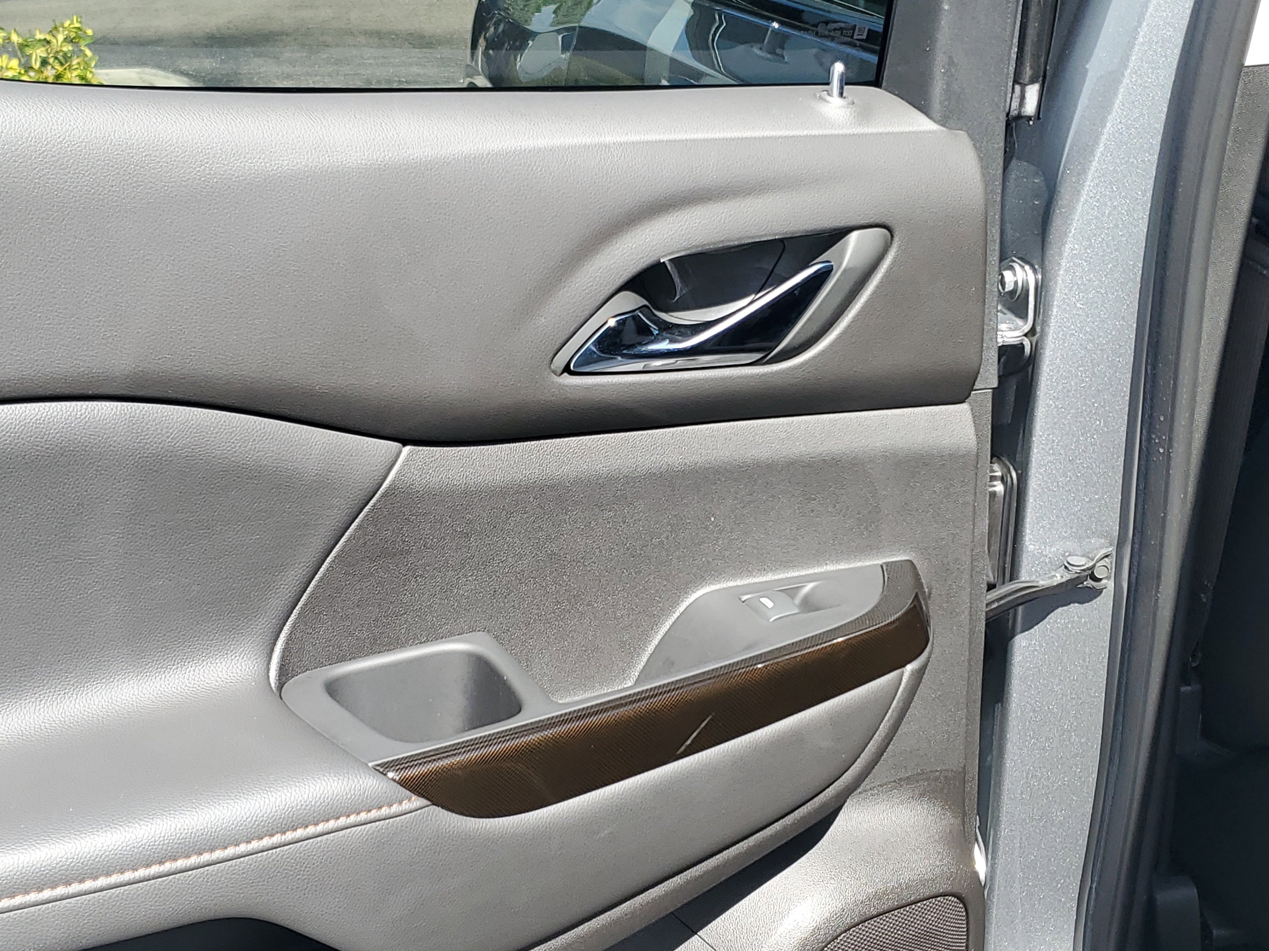 Used 2023 GMC Acadia AT4 w/ Technology Package image 12