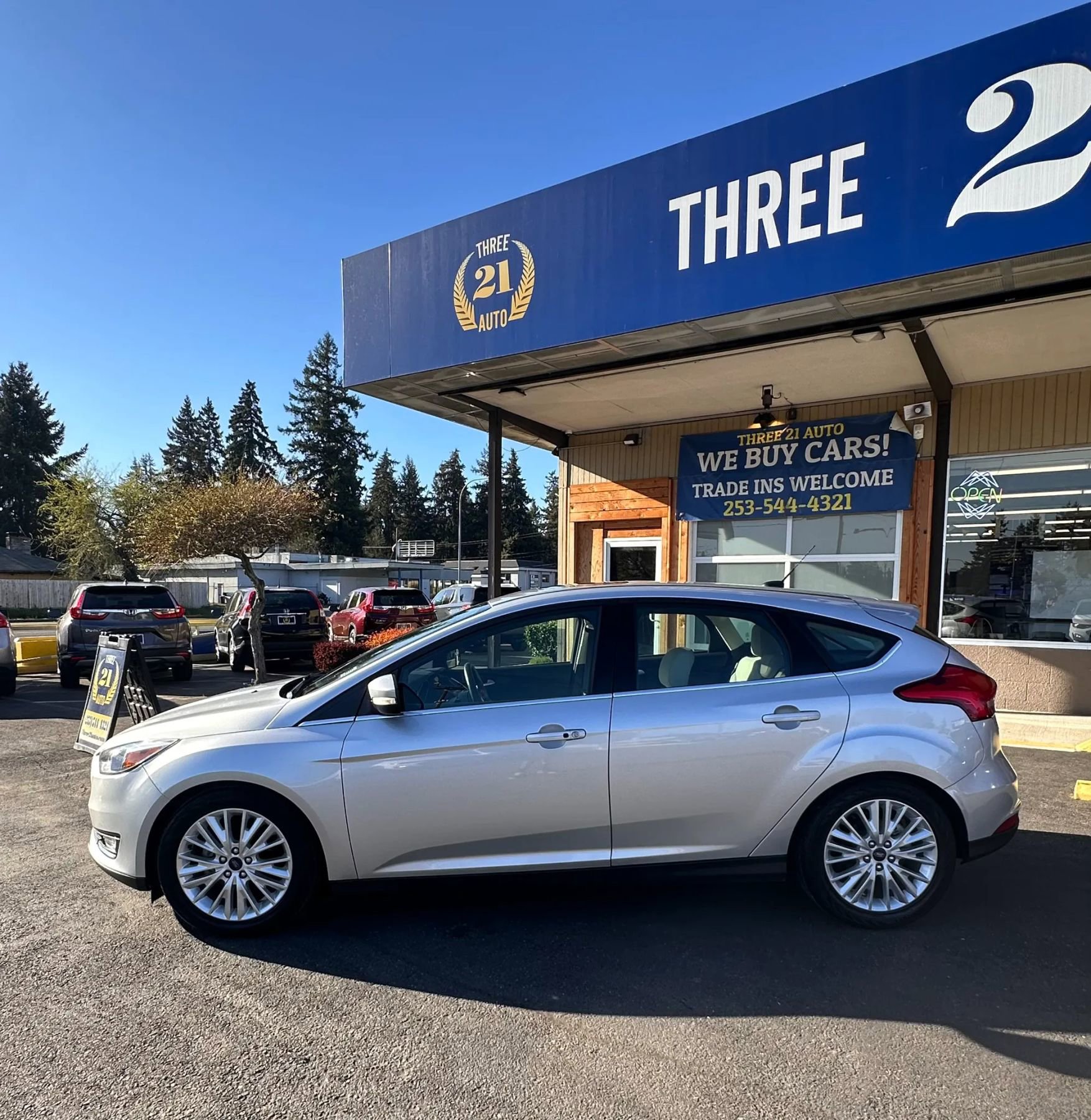 Used 2018 Ford Focus Titanium FWD image 3