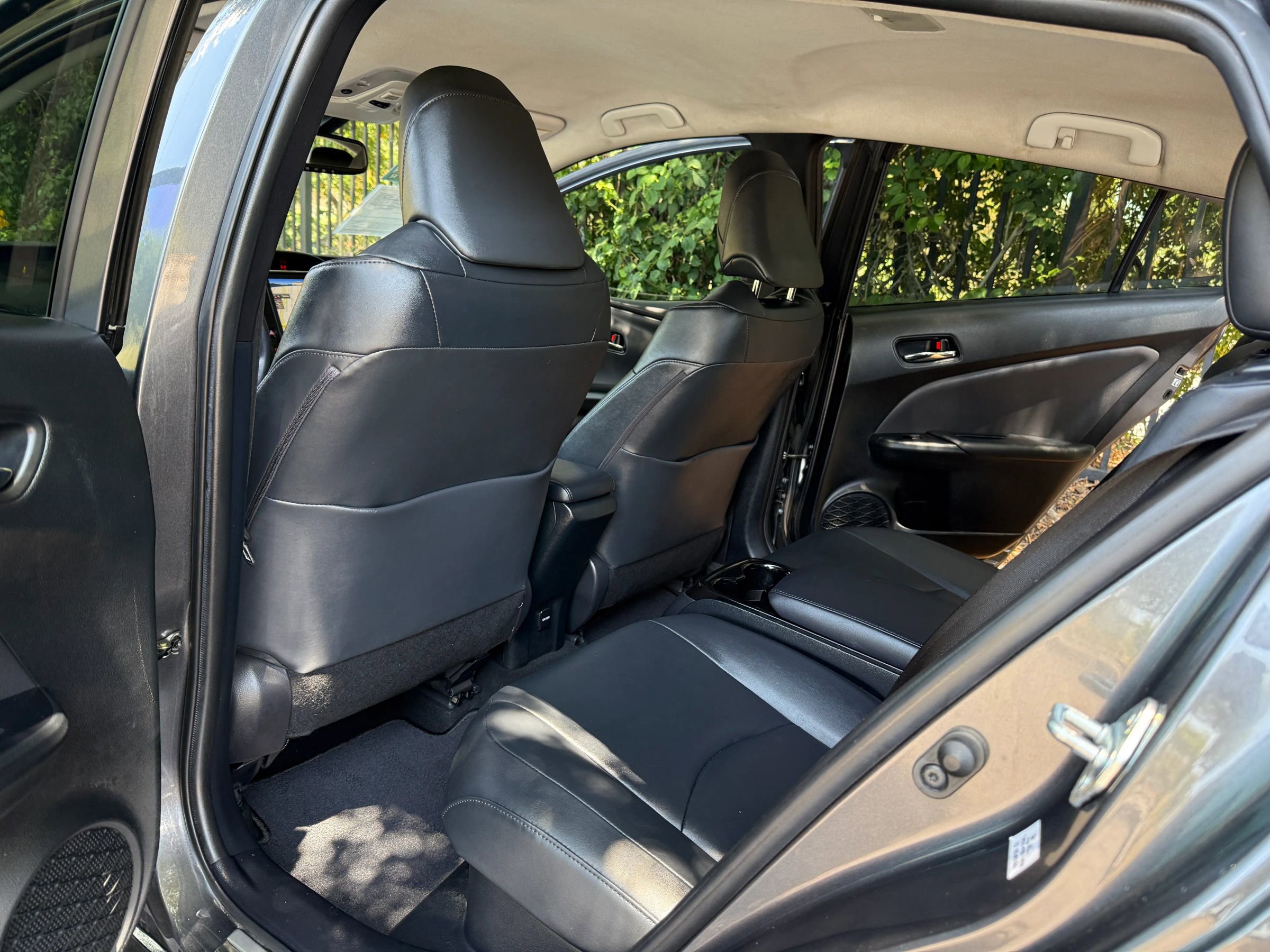 Used 2019 Toyota Prius Prime Advanced w/ Carpet Mat Package FWD image 18