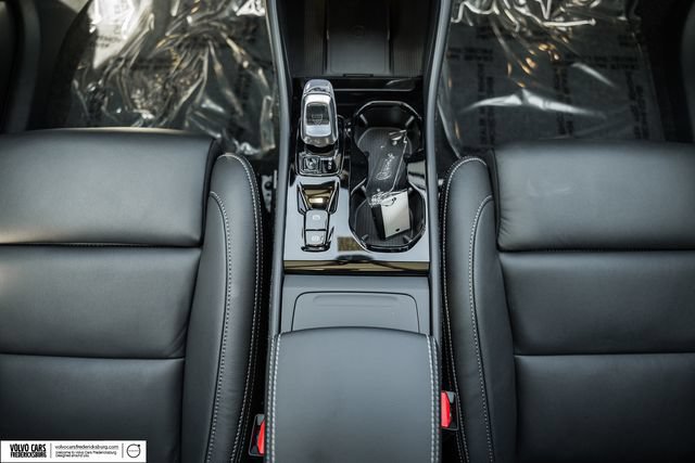 New 2026 Volvo XC40 B5 Plus w/ Climate Package AWD/4WD image 28