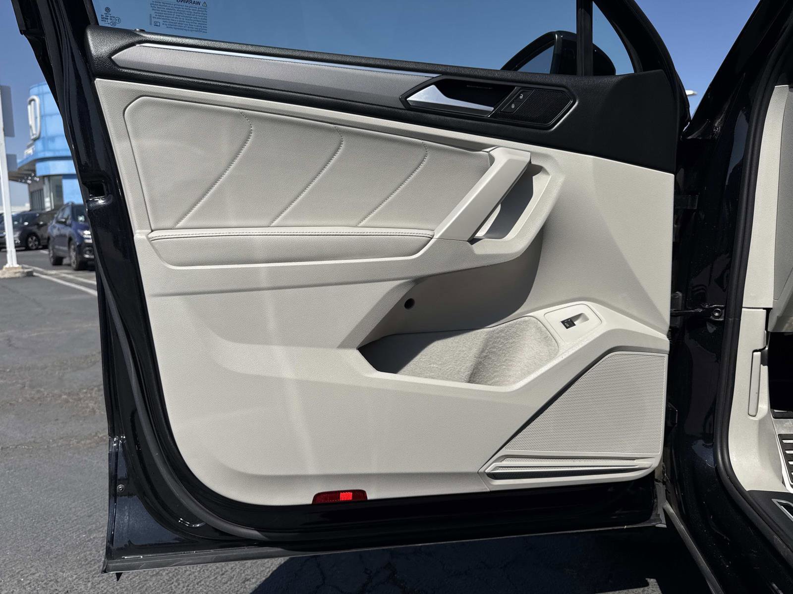 Used 2022 Volkswagen Tiguan SE R-Line image 19