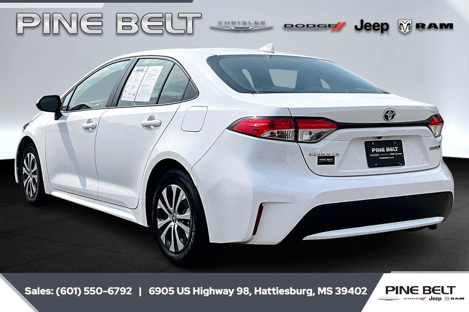 Used 2022 Toyota Corolla LE image 3