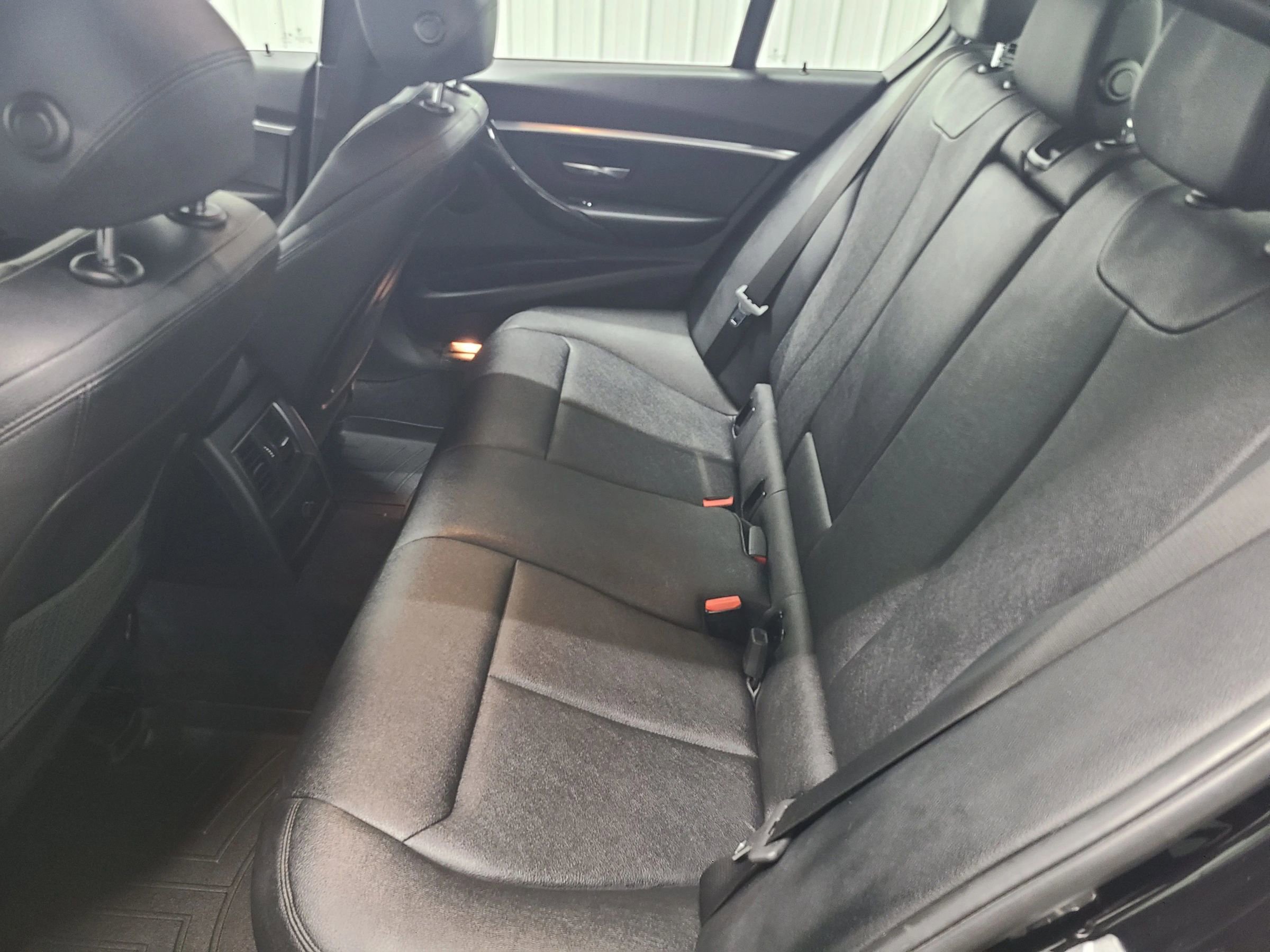 Used 2018 BMW 330i xDrive Sedan w/ Convenience Package image 38