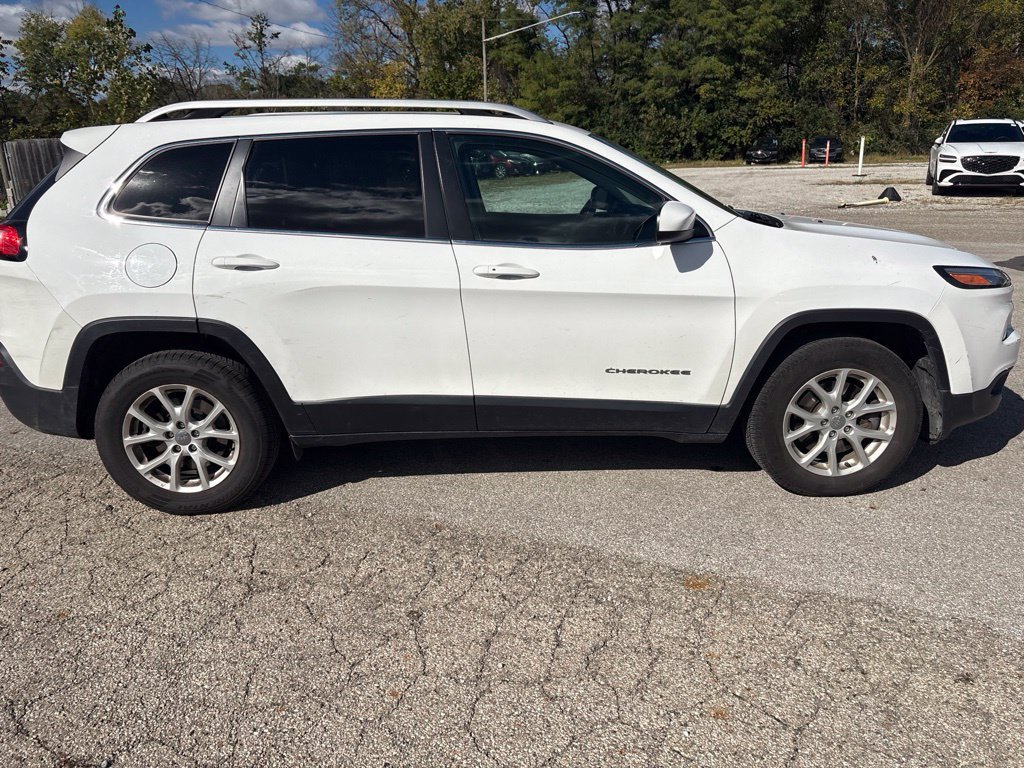 Used 2018 Jeep Cherokee Latitude Plus w/ Cold Weather Group AWD/4WD image 6