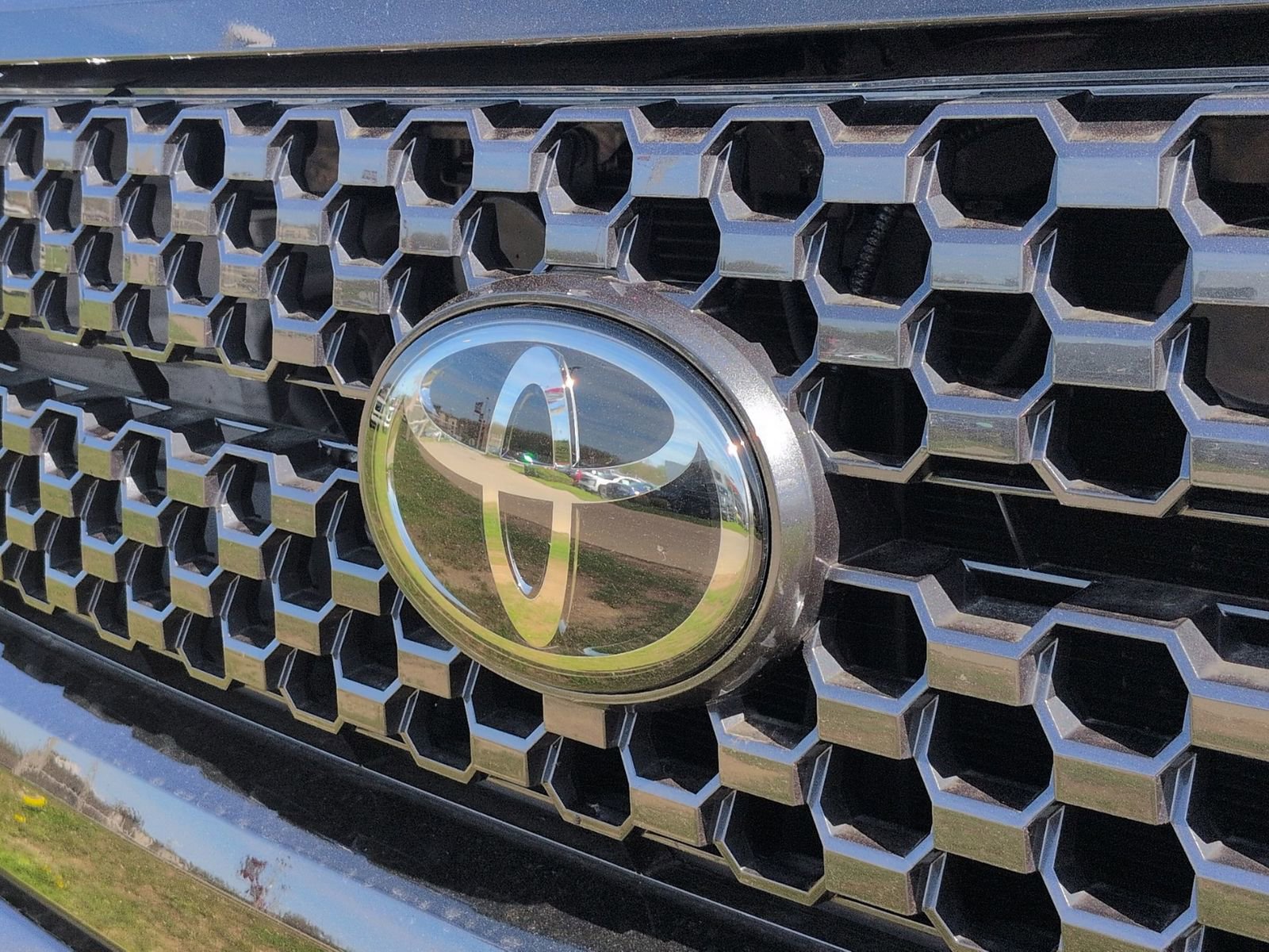 Used 2018 Toyota Tundra Platinum AWD/4WD image 32