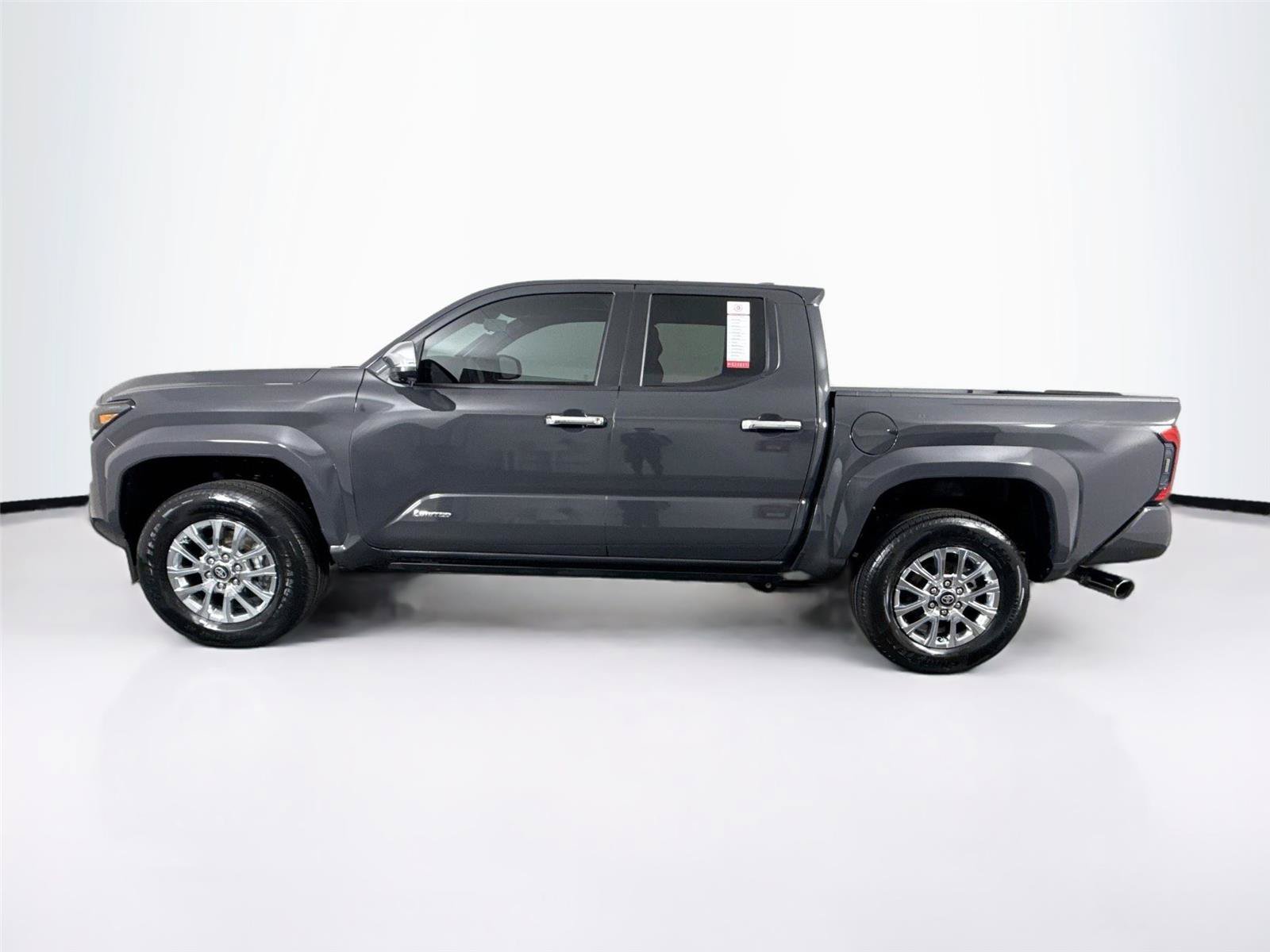 Used 2024 Toyota Tacoma Limited w/ Limited Package (LT) AWD/4WD image 14