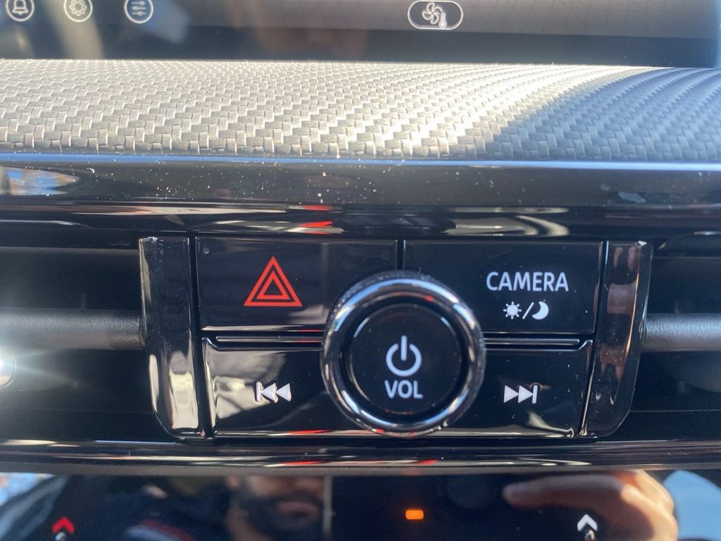 New 2026 Nissan Kicks SR FWD image 23