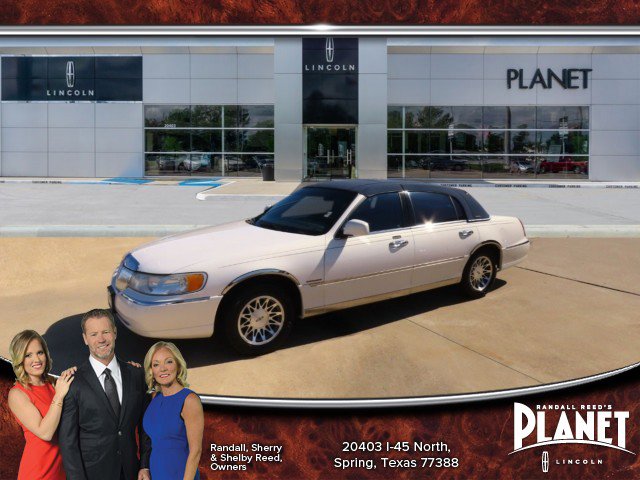Used 2000 Lincoln Town Car Signature image 1