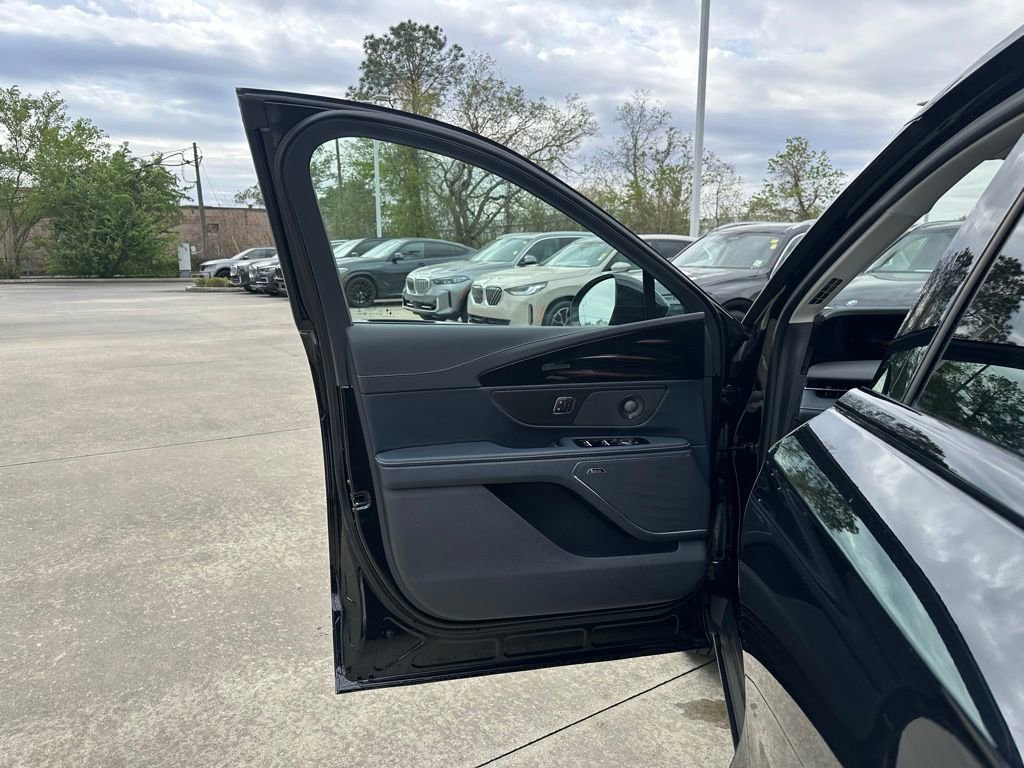 Used 2025 Lincoln Nautilus Reserve image 7