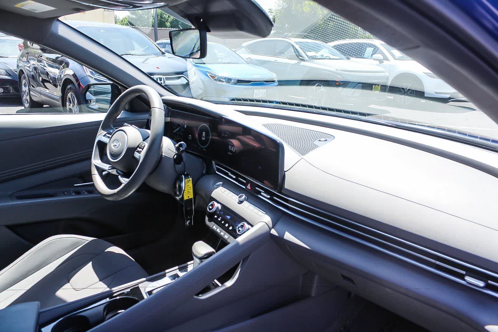 Certified 2025 Hyundai Elantra SEL FWD image 21