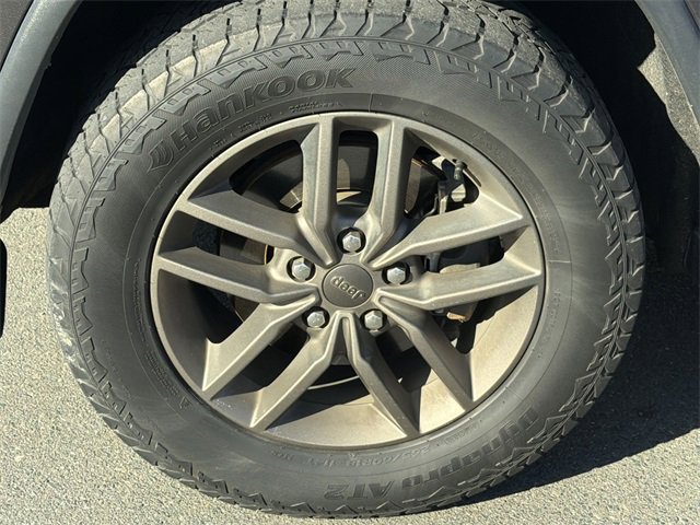 Used 2017 Jeep Grand Cherokee Laredo 75th Anniversary image 9