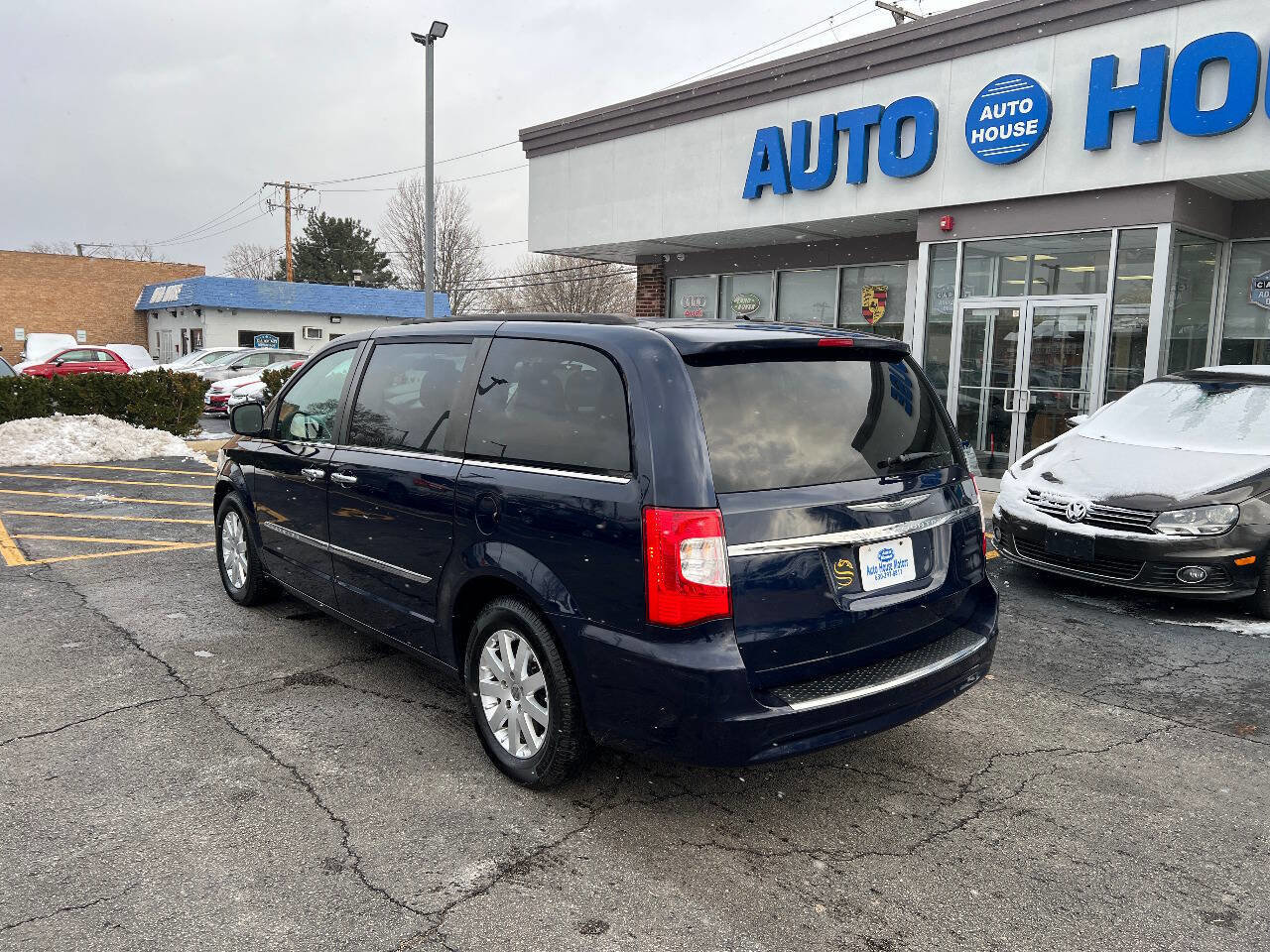 Used 2015 Chrysler Town & Country Touring w/ Driver Convenience Group image 11