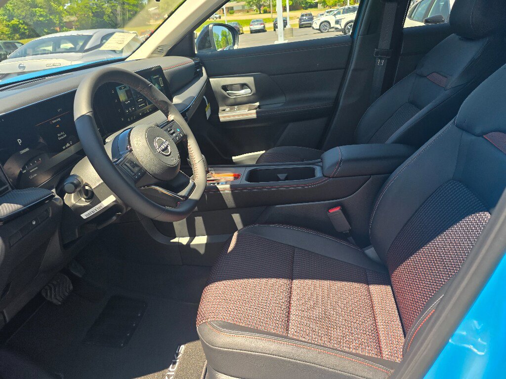 New 2026 Nissan Kicks SR w/ Cold Weather Package AWD/4WD image 15