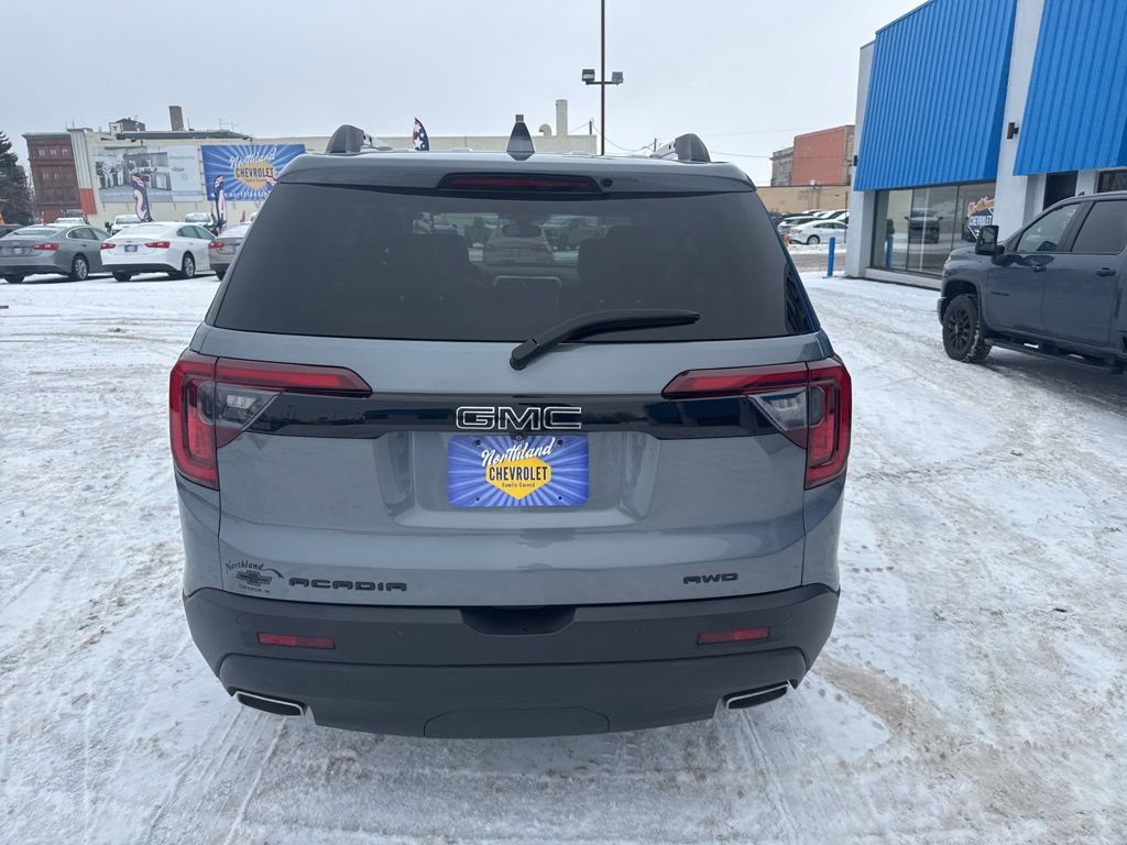 Used 2022 GMC Acadia SLT w/ Elevation Edition image 11