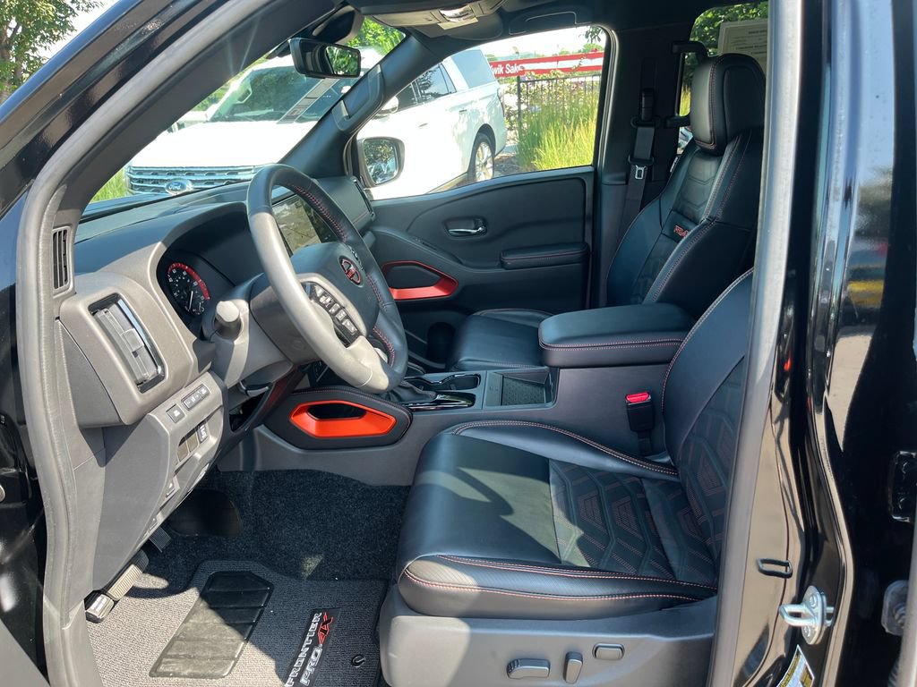Certified 2025 Nissan Frontier PRO-4X w/ Pro Premium Package AWD/4WD image 9